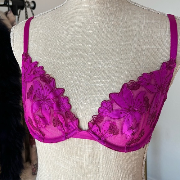 VICTORIA SECRET 🤫 BRA - Picture 3 of 8